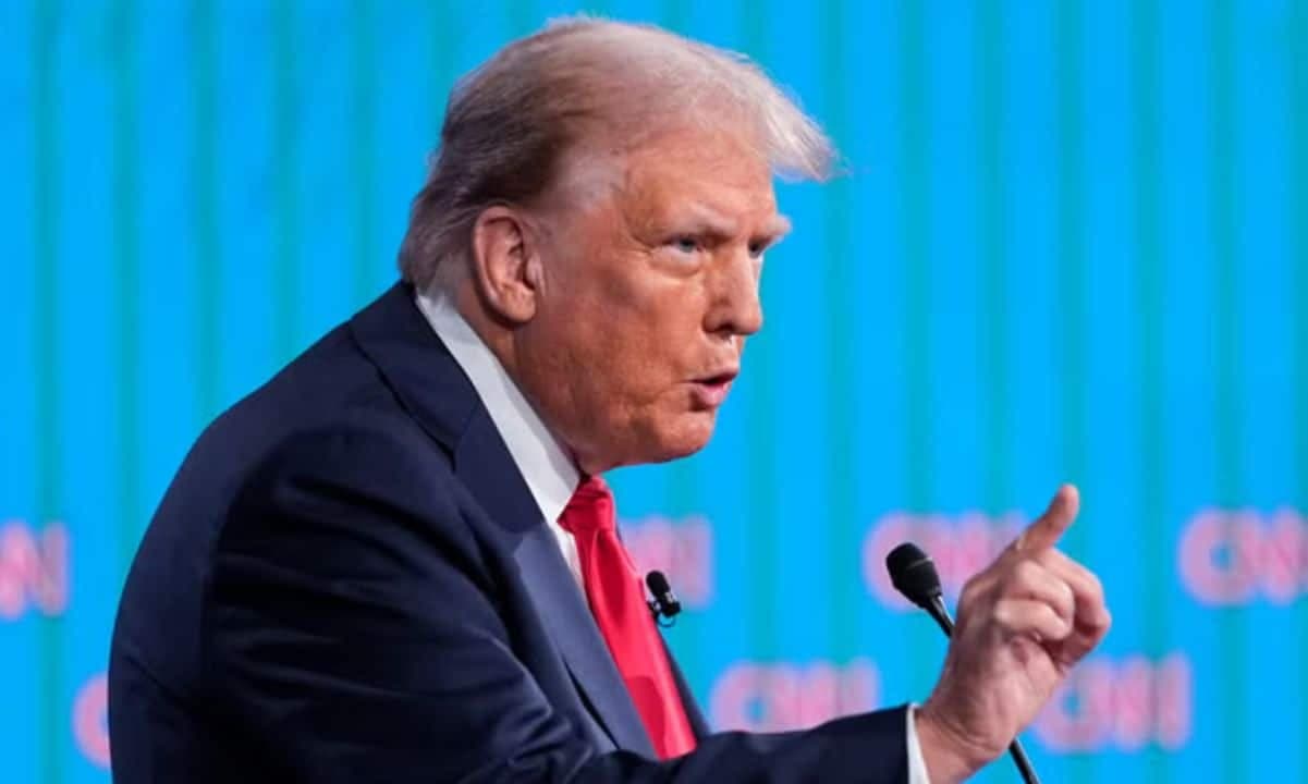 Bitcoin Price Reacts After Trump Evacuated Following White House Gunshots